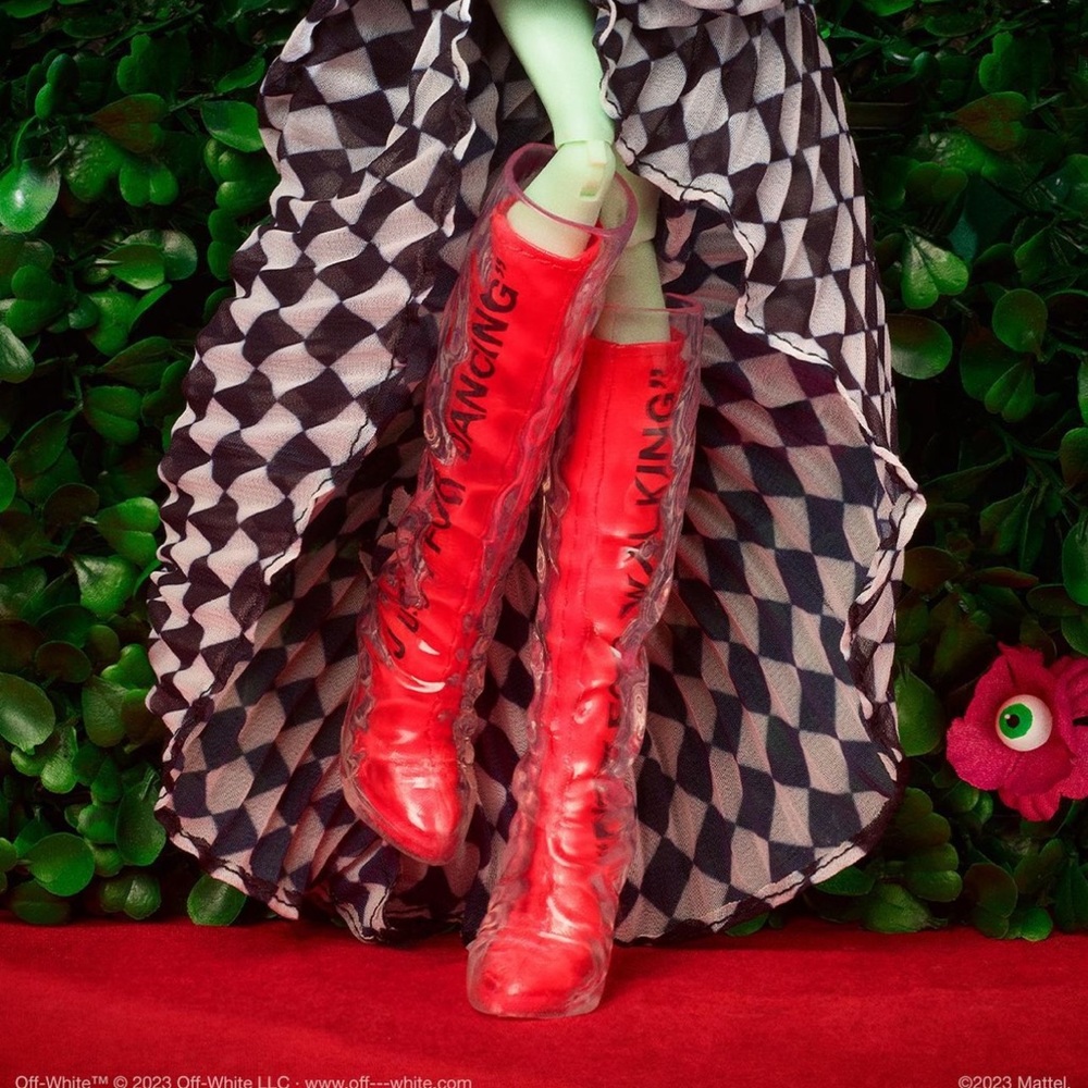 Off-White c/o Monster High Harmonie Ghoul Doll - Picture 4 of 14